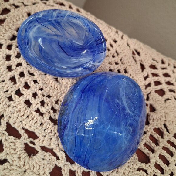 Blue Slag glass hen on a nest salt cellar - Picture 3 of 4